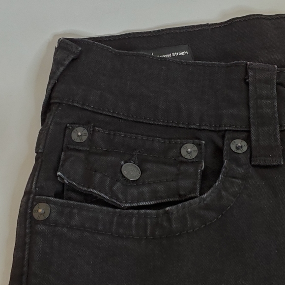 True Religion Men's Ricky Relaxed Fit Flap Pocket - Picture 8 of 13